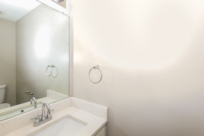 Building Photo - 1423 Buckingham Ct