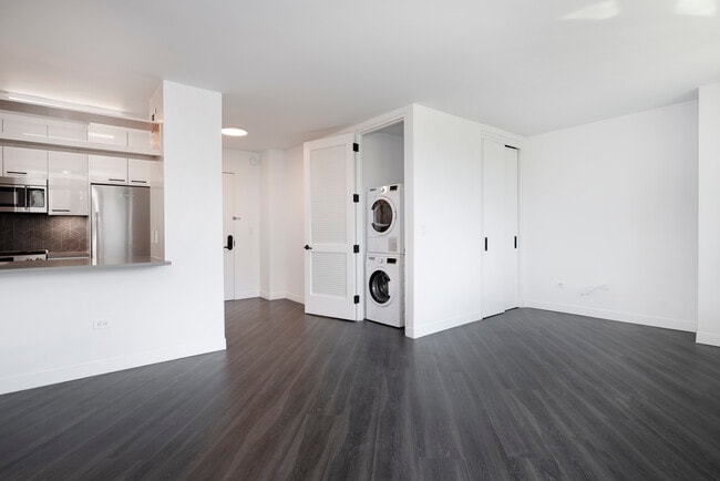 Interior Photo - 250 E Houston