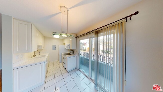 Building Photo - 2308 Schader Dr