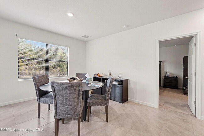 Building Photo - 543 Old Country Rd S E