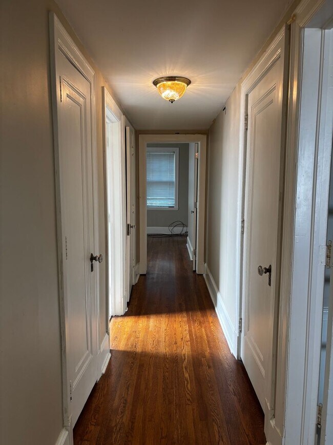 Building Photo - 216 W 19th St