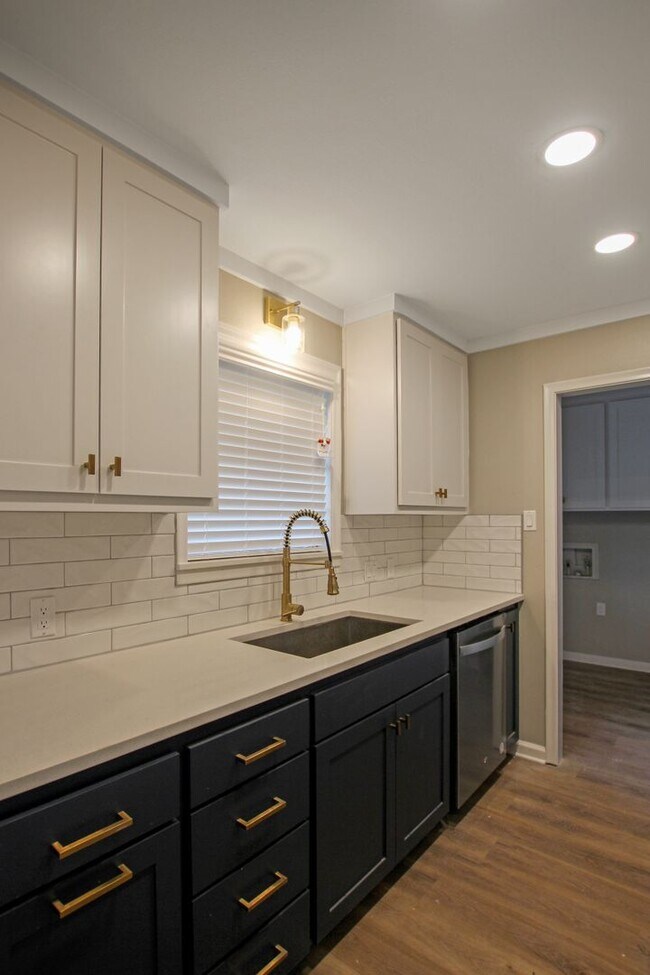 Building Photo - Coming Soon: Stunning 4-bedroom, 2-bath be...