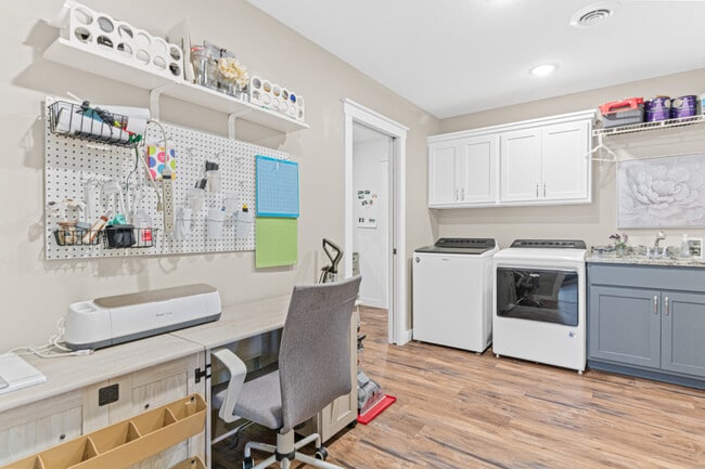 Building Photo - 898 Brentwood Cir
