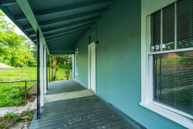 Building Photo - Move-In Ready House for Rent in Talladega! 3 bed 2 bath