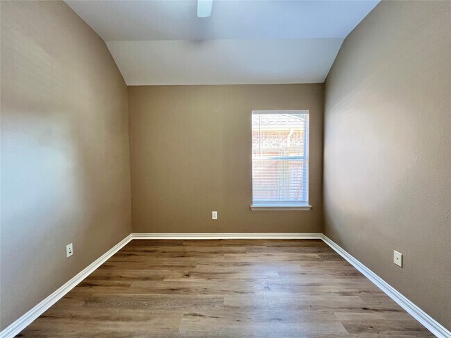 Building Photo - 23247 Dewflower Dr