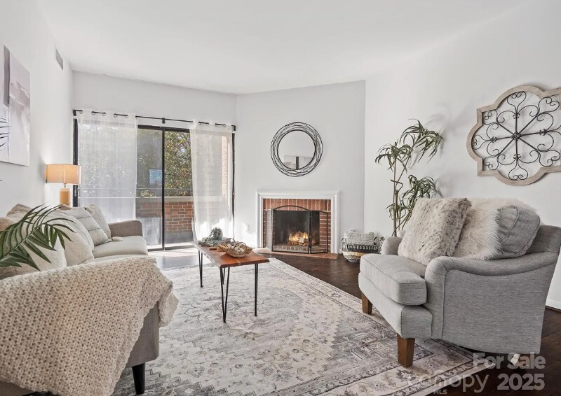 Primary Photo - 224 N Poplar St