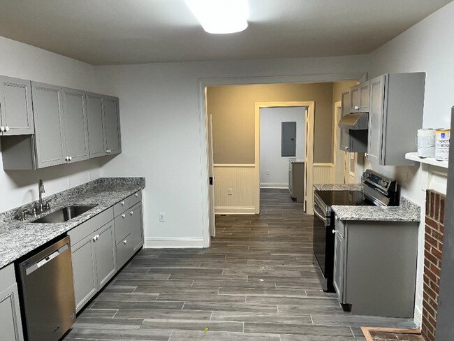 Building Photo - 9 E Broad Way