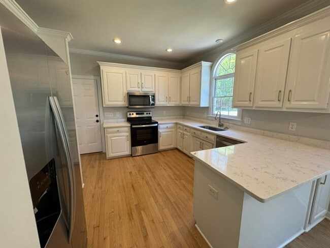 Building Photo - 1/2 off the first month!!