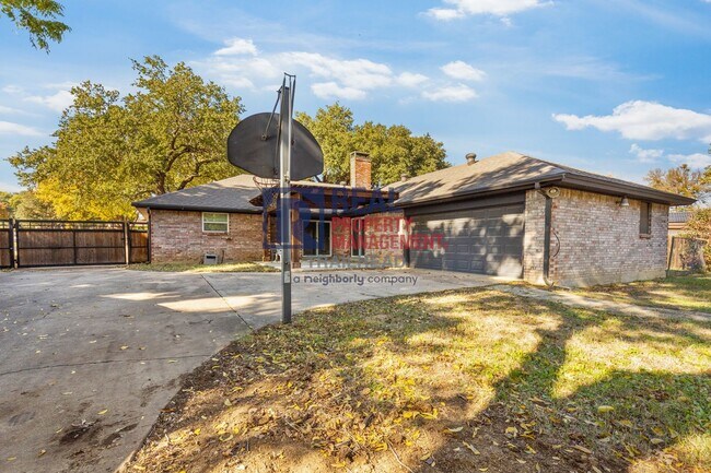 Building Photo - Charming 3 Bed 2 Bath Cul-De-Sac Home in a...