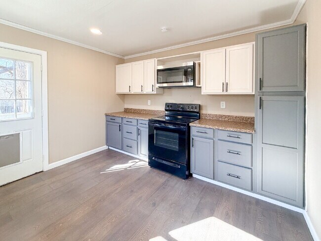 Building Photo - 316 S Watson St