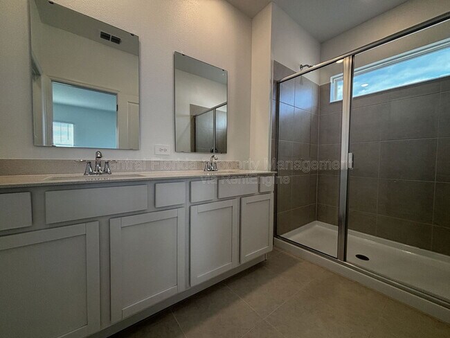 Building Photo - 7370 Summer Ivy Aly