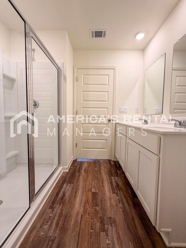 Building Photo - Coming Soon! Available to view NOW!!! Comfortable and Bright Tuscaloosa Home