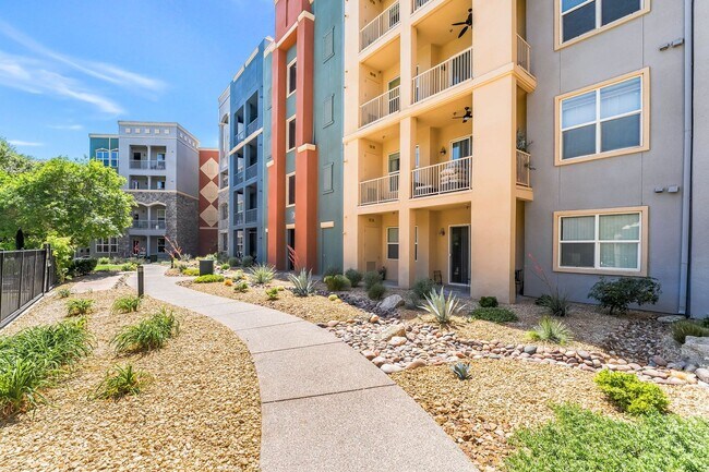 Building Photo - 38 E Serene Ave