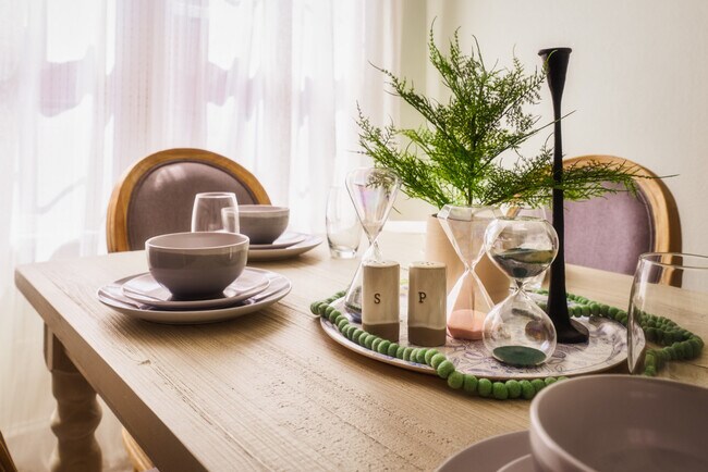 Building Photo - 715 Grandin Rd