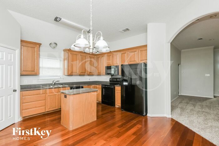 Building Photo - 805 Mesa Vista Dr