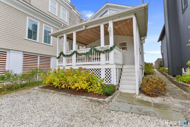 Building Photo - 1235 Fairfield Beach Rd