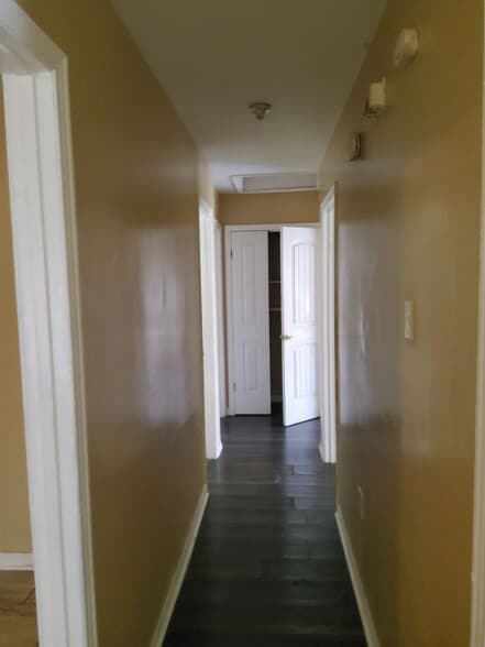 Building Photo - 2771 Northmeade Ave