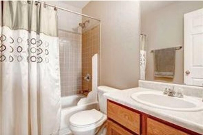 Building Photo - Lovely Gleneagle Charmer!