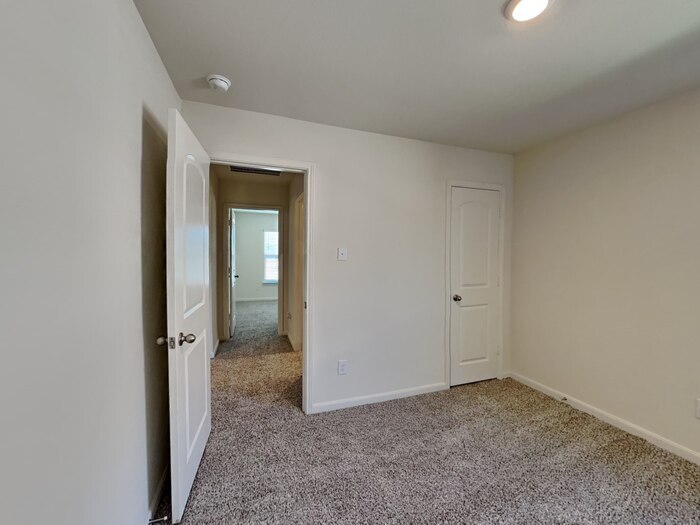 Building Photo - 112 Banjo Trl