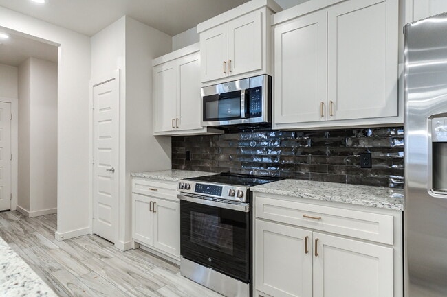 Building Photo - Brand new townhomes in Frenship East!