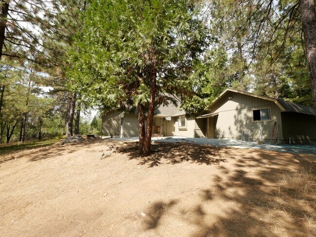 Building Photo - 1845 Lily Gap Rd