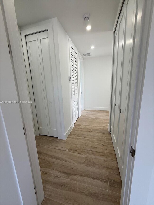 Building Photo - 1981 SW 33rd Ave