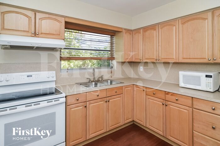 Building Photo - 3141 SW 17th St
