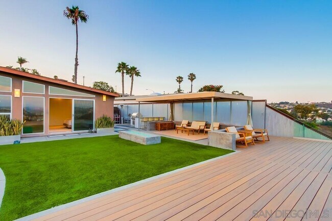 Building Photo - 4957 Pacifica Dr