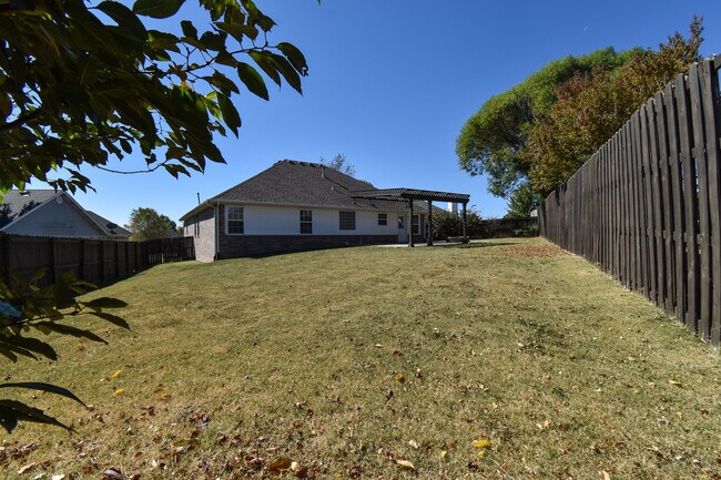 Building Photo - 701 Earls Ct