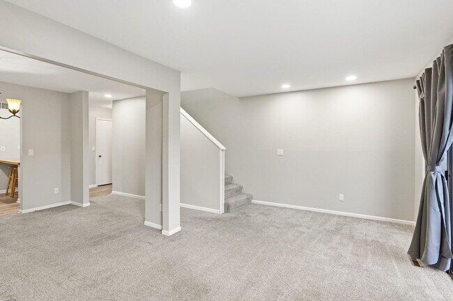 Building Photo - 2200 Bushnell Dr