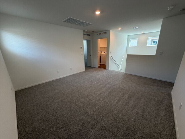 Building Photo - New Build - Never Lived In