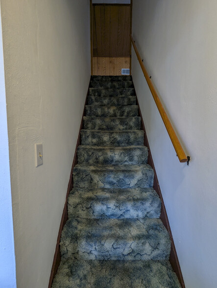 Building Photo - 713 Overhill Dr