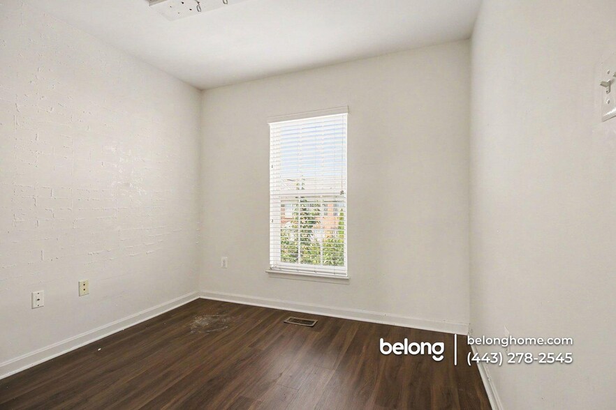 Building Photo - 2532 Emerson Dr