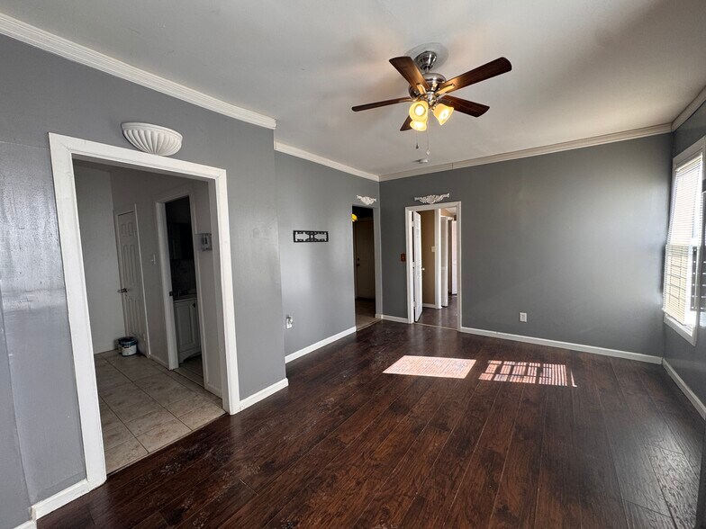 Building Photo - 115 Mead St