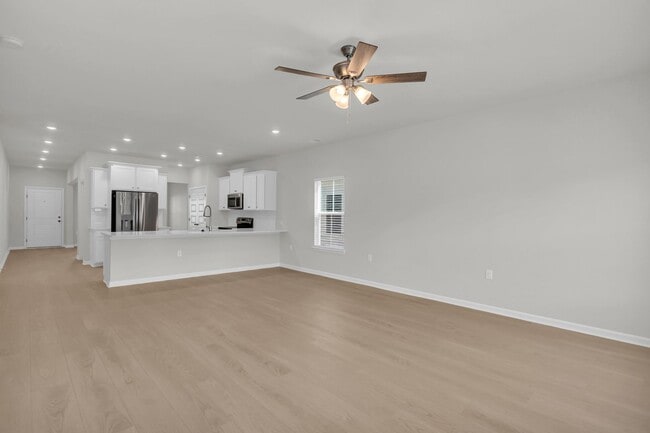 Building Photo - Perfect family home in Ocean Isle Beach