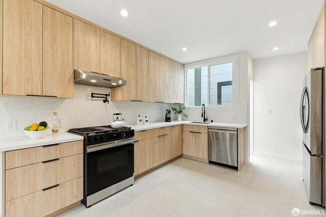 Building Photo - 1204 Funston Ave