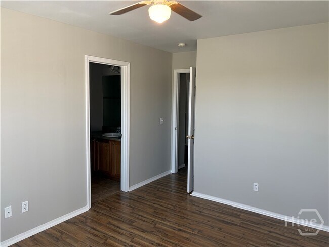 Building Photo - 119 Fairgreen St