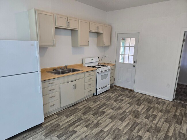 Building Photo - 1121 Walter St SE