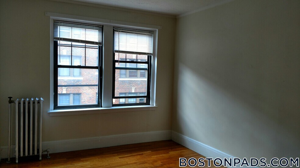 Building Photo - 349 Pleasant St