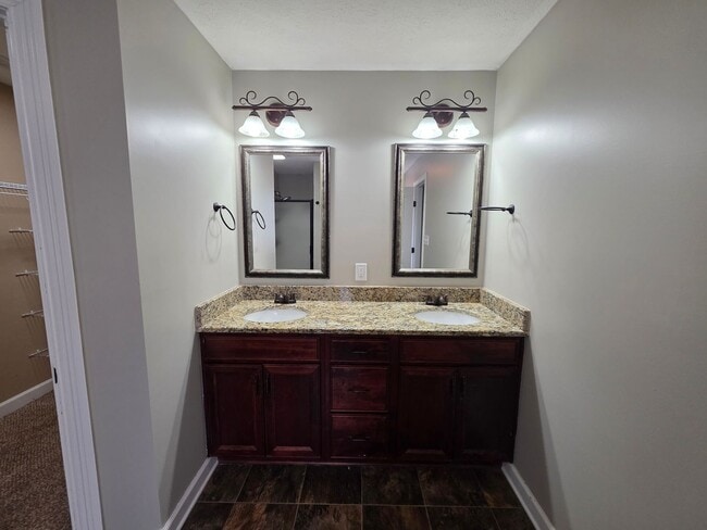 Building Photo - Holiday SPECIAL!! $500 OFF Your Move-In Co...