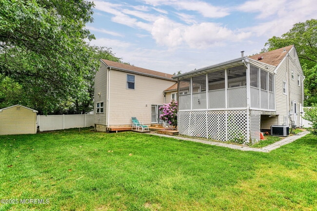 Building Photo - 24 Peach Tree Rd