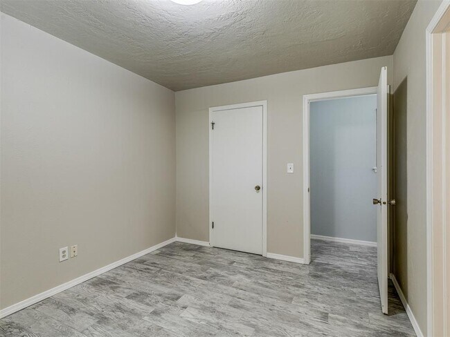 Building Photo - 3405 Woodsboro Dr