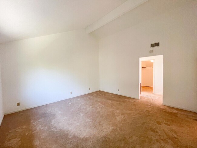 Building Photo - Castro Valley Home in Columbia