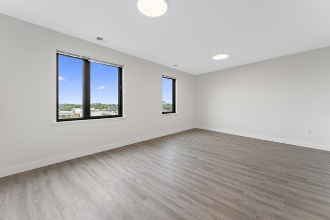 Building Photo - 49 N Day St