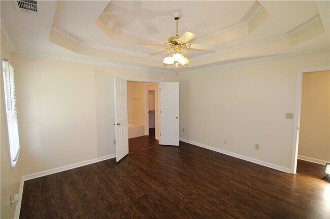 Building Photo - 2320 Ridgedale Dr SW