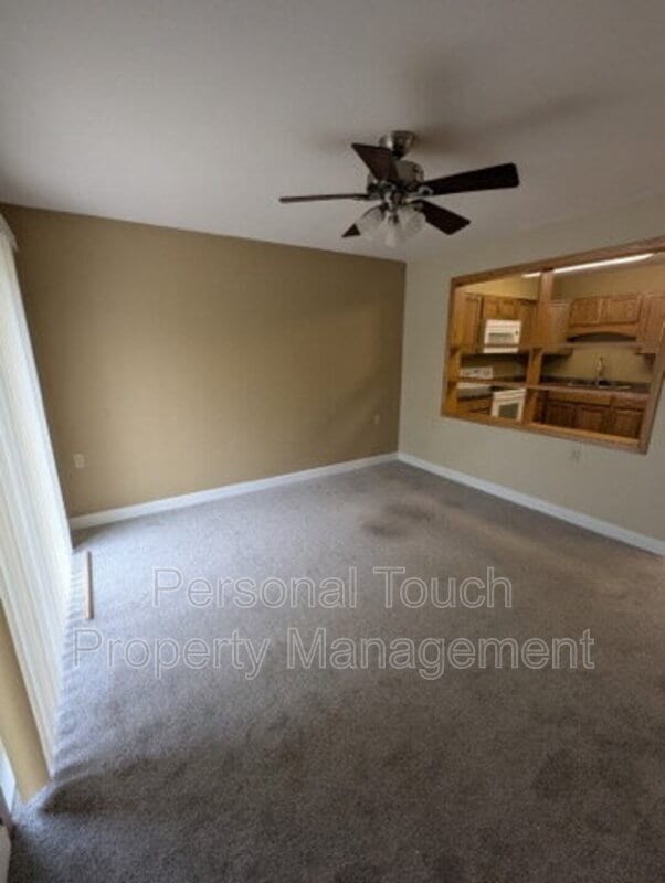 Primary Photo - 106 1st St