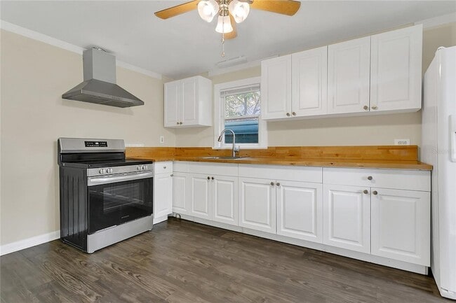 Building Photo - 1204 34th St