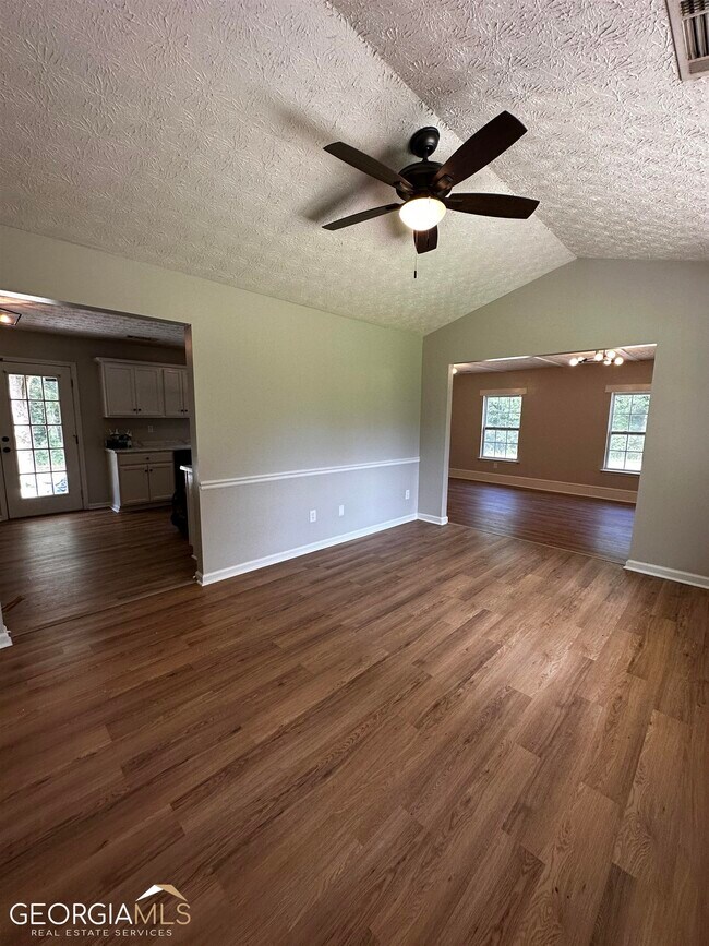 Building Photo - 641 Honey Creek Rd