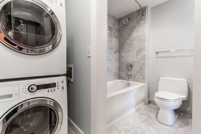 Building Photo - 2BR/2BA East Bayside Luxury Condo Near Old Port, W/D, Parking, Central AC, Views