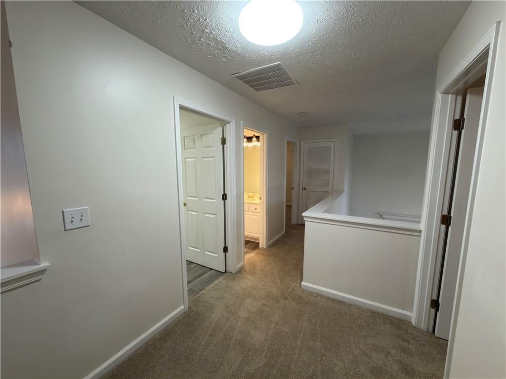 Building Photo - 620 Manor Glen Dr